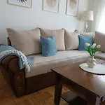 Ellena شقة