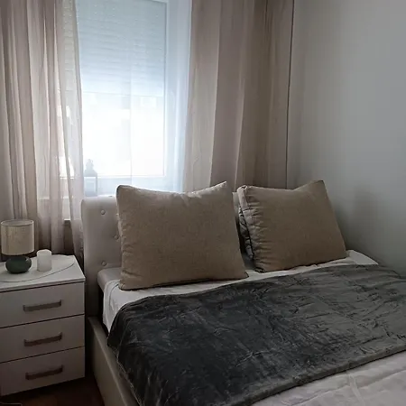 Ellena Apartment *
