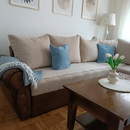 Ellena Apartamento