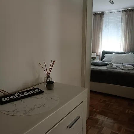 Ellena Apartamento
