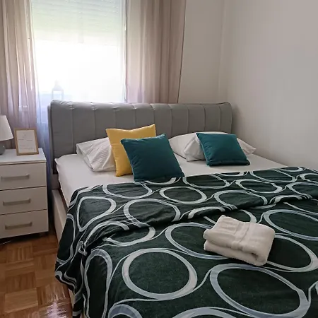 アパート Ellena *