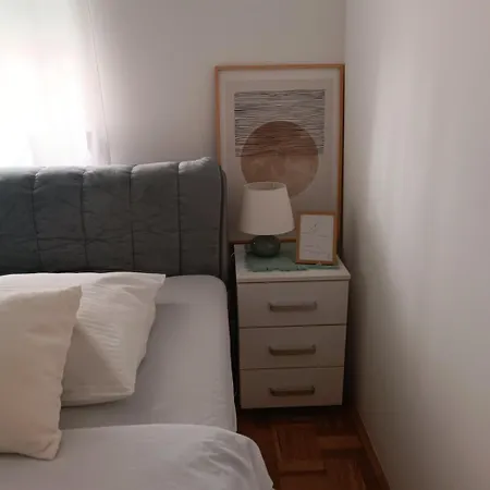 Ellena Apartamento