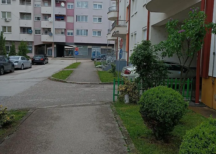 Ellena Apartamento *